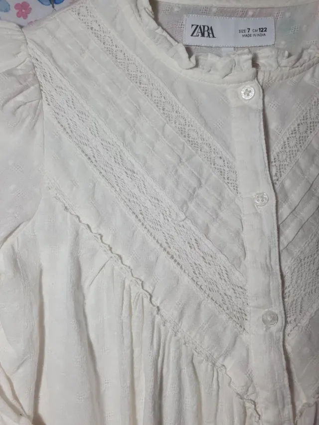 Blusa niña Zara blanca con volantes