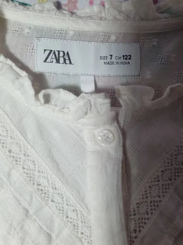 Blusa niña Zara blanca con volantes