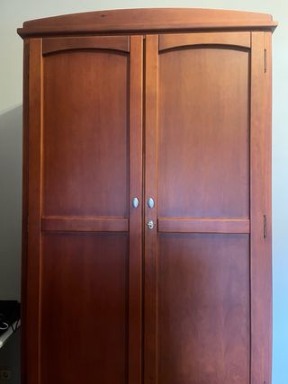 Escritorio y silla de madera