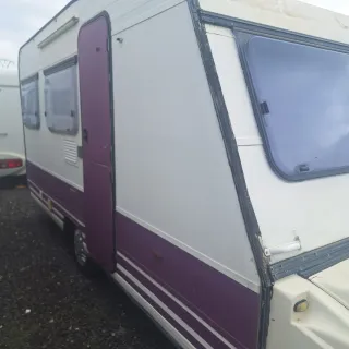 Caravana reformada y motor