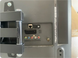 TV LG 32 SMART TV (IMAGEN OSCURA)