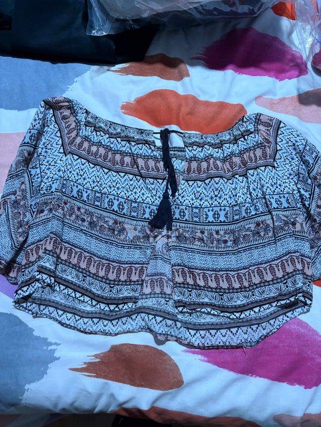 Top Bershka Hombros Descubiertos Talla S