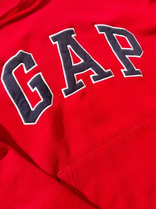 Felpa rossa GAP con logo