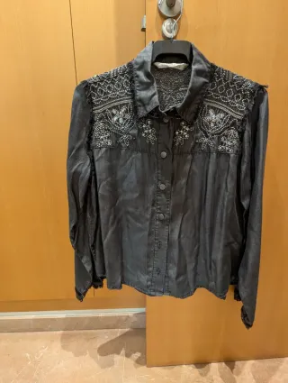 Camisa mujer negra con bordados