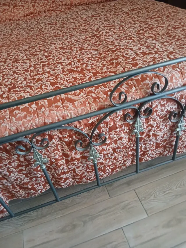 Letto matrimoniale con reti ortopediche