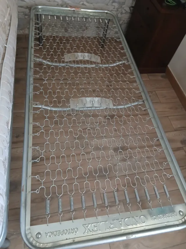 Letto matrimoniale con reti ortopediche