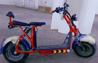 Moto eléctrica roja