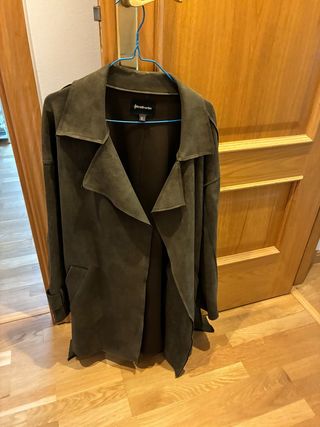 Gabardina ante Stradivarius verde caqui