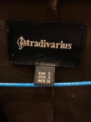 Gabardina ante Stradivarius verde caqui