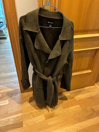 Gabardina ante Stradivarius verde caqui