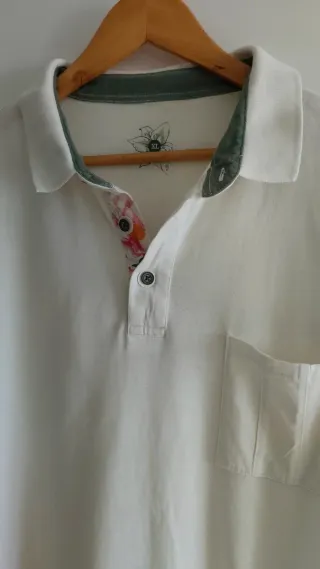 Camiseta Polo Blanca con Estampado