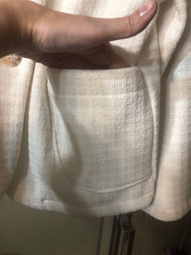 Chaqueta beige con botones