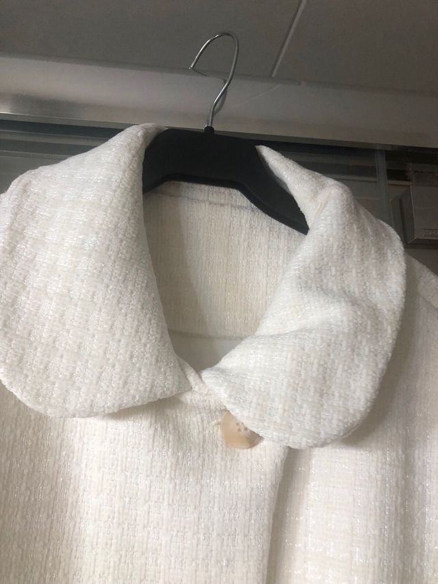 Chaqueta beige con botones