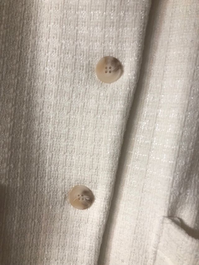 Chaqueta beige con botones