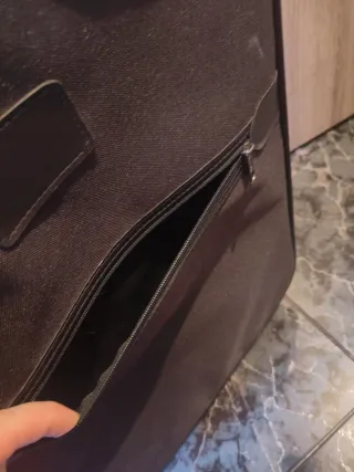 Maleta de viaje negra con ruedas