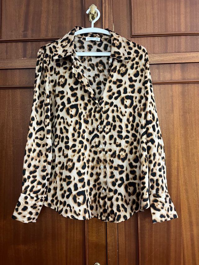 Camisa satén estampado leopardo