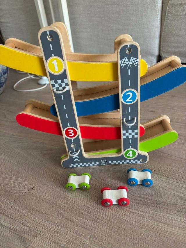 Pack 2 Juguetes Hape: Piano y Pista Coches
