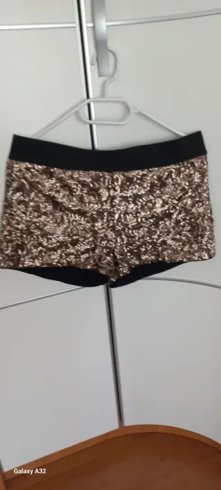 Pantalón corto fiesta lentejuelas Talla M