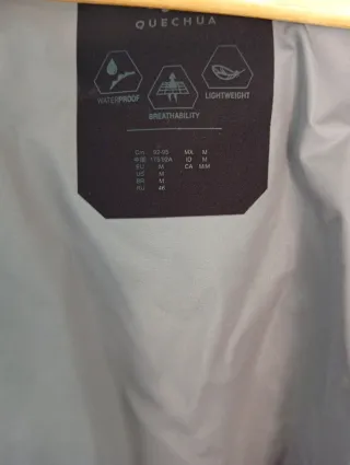 Chubasquero chico negro