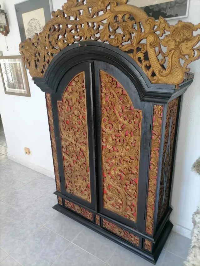 Mueble Balinés Tallado Dorado y Negro