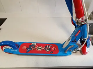 Patinete Oxelo azul y rojo
