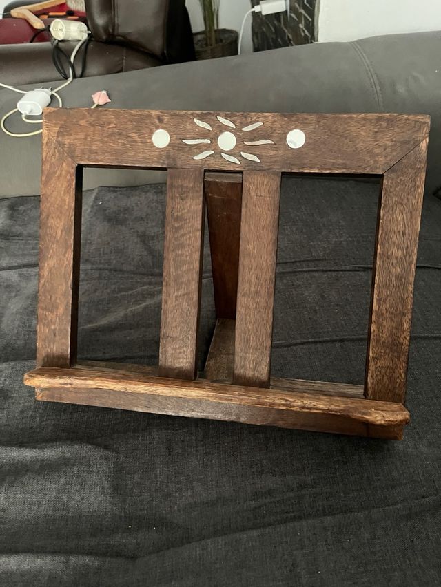 Soporte de madera decorado