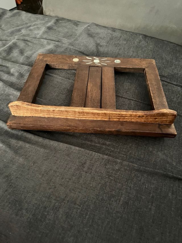 Soporte de madera decorado