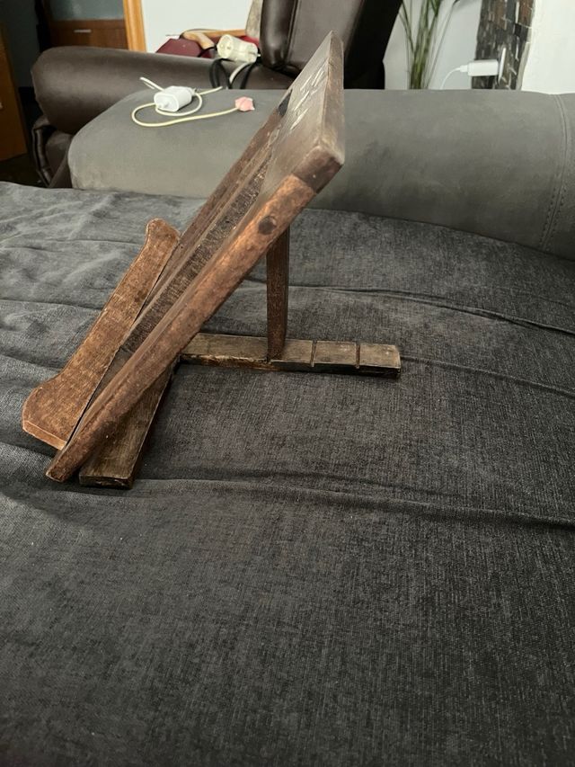 Soporte de madera decorado