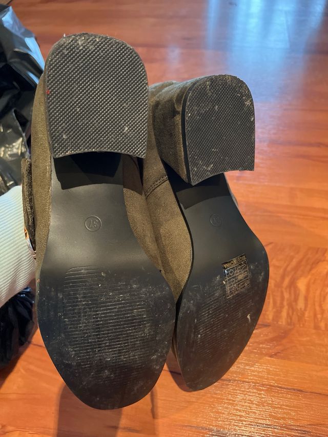 Zapato tacón verde oliva talla 37