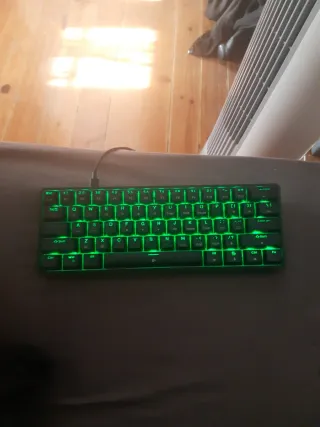 Teclado 60% compacto