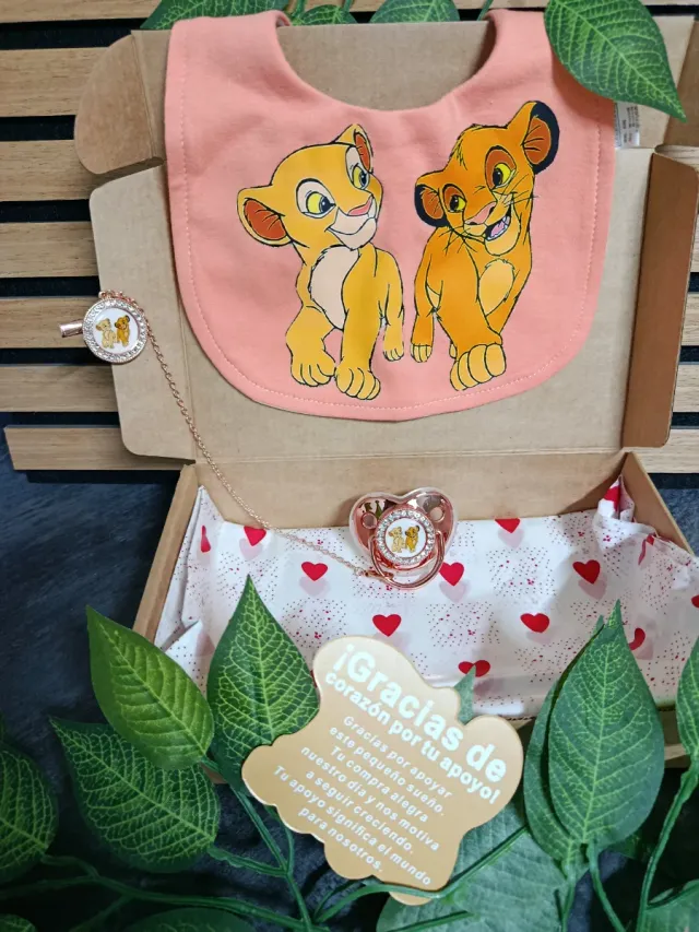 Conjunto Disney: Gorro, Babero y Chupetero