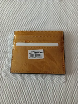 Tarjetero color mostaza