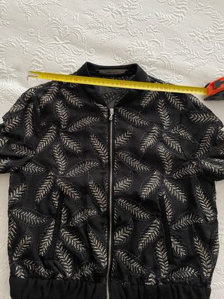 Cazadora Bomber Zara Negra y Dorada