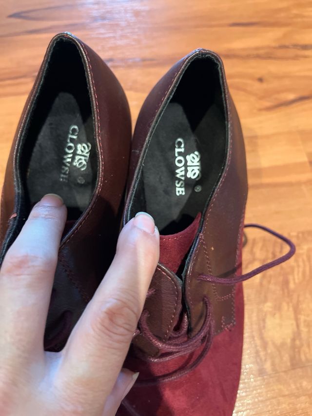 Zapatos de tacón granate