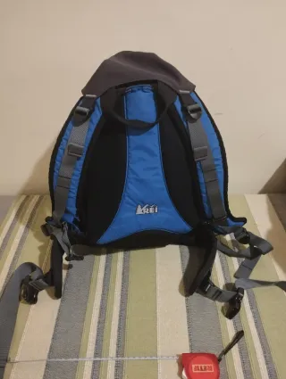 Mochila REI Negra y Azul