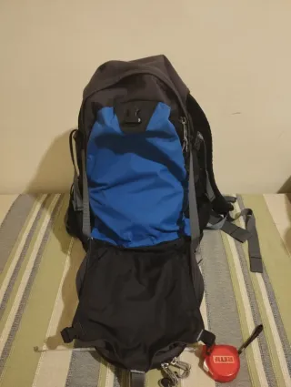 Mochila REI Negra y Azul