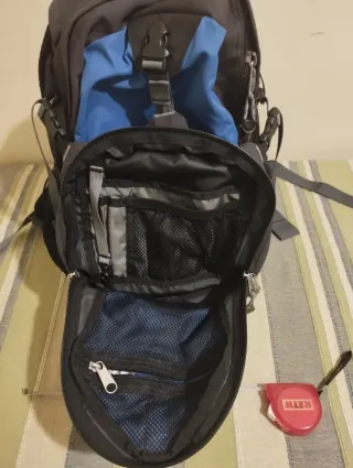 Mochila REI Negra y Azul