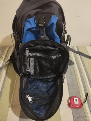 Mochila REI Negra y Azul