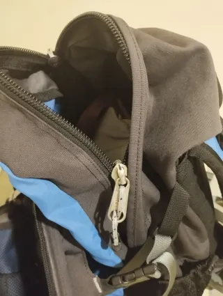 Mochila REI Negra y Azul