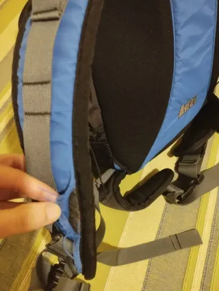 Mochila REI Negra y Azul