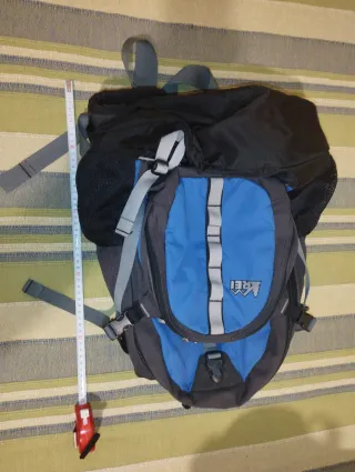 Mochila REI Negra y Azul