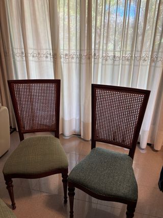 4 Sillas de Madera con Ratan y Tela