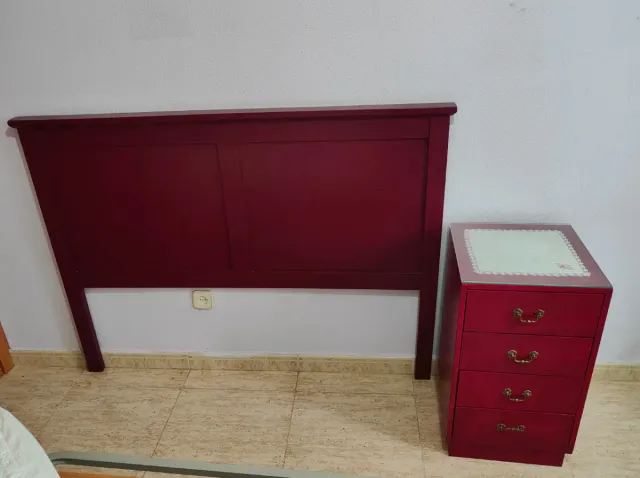 Cabecero y mesilla de noche a juego