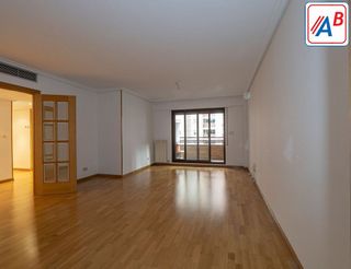 Piso en alquiler en Romareda en Zaragoza