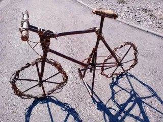 Bici artesanal mimbre y madera