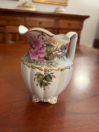 Vaso e ciotola in ceramica decorati