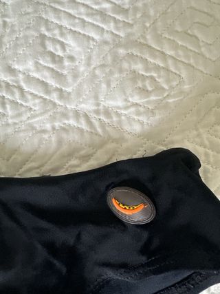 Brasiliana nera da bagncon bollino fetta di papaya