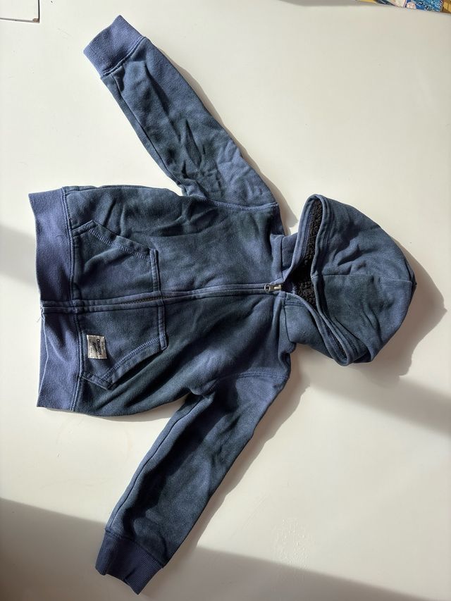Sudadera OshKosh con capucha para niño