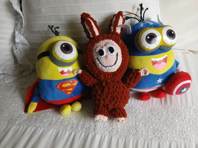 2 Minions y 1 Labubu