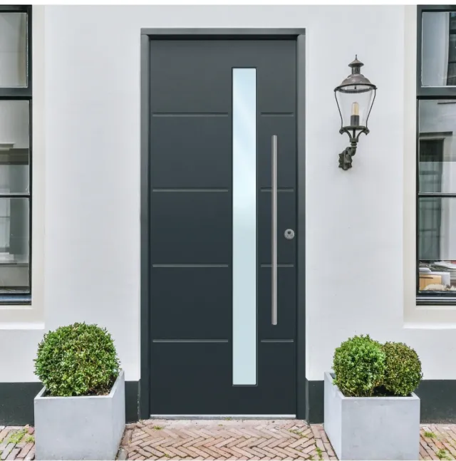 Puerta de entrada metálica izquierda